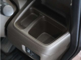 ◆ドリンクホルダー◆手の届きやすい場所にドリンクホルダーがあり、とても便利です。