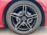 【アルミホイール】18インチのAMG5スポークアルミホイールを装着