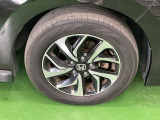 純正アルミホイールです。足元が引き立つので、車全体のイメージがアップしますよ!