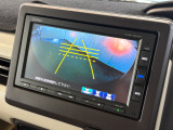 バックカメラを装備!後退時にナビ画面へ車両後方の映像を表示し、目視では確認しにくい場所の安全確認をサポート。狭い駐車場での車庫入れや縦列駐車にも役立つ、嬉しい装備です。