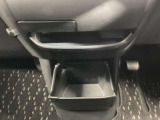 【インストセンターロアボックス】CDなどが収納できる格納式のボックス!