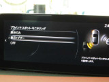 BSMは、車線変更時における運転者の後方確認を支援するシステムです。自車の後方から接近する車両を検知すると、接近表示灯(ミラーに設置)         と警報音で運転者に危険を知らせます。