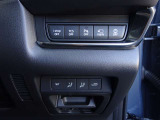 【2Wayドライビングポジションメモリー機能】お二人のシートパターンを記憶することができますので、運転時はボタン一つでシート調節できますね。