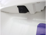 バックカメラが付いているので後方確認が非常にしやすいです。今や運転初心者も熟練者も必須装備!ついていて損はないですね♪