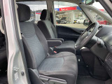 適度なホールド感と快適な座り心地の運転席シートまわり!