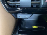 充電用USB Type-C端子・USB入力端子が付いています。