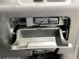 運転席からすぐ手が届く収納ボックス★サッと取り出したい小物を収納しておくと便利です!