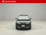 1年間走行無制限のトヨタロングラン保証。 全国5000ヵ所のトヨタディーラーで保証修理が可能です。有料で保証延長年数を1年または2年から選んで、保証を充実できます。