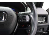 Hondaセンシングの機能のひとつ、アダプティブクルーズコントロール付!アクセルから足を離しても設定したスピードと前車との車間を保ち走行してくれます!車線維持もアシスト☆高速道路で疲労軽減ですね☆