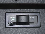 助手席グローブボックス内にビルトイン収納されたETC2.0になります。