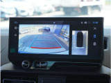 【バックカメラ】駐車が苦手な方でも安心してお乗りいただけます。リバース連動で画面が切り替わるのでとっても便利です。今や後方確認の必須アイテムですよね。