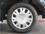 ◆純正ホイール装着車◆シンプルなデザインのホイールキャップ付きです。