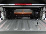 荷物をテールゲートに仮置き可能です。最大80kgまで載せることが可能です。