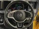運転にかかわる様々な操作を安全に行えるように視点移動が少なく操作性に配慮されたスイッチ類が凝縮されたコクピットです。