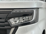 LEDヘッドライトは、点灯の瞬間から最大光量を発揮し、突然暗くなるトンネルなどでの安定感を高めます。