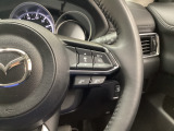 MRCC(マツダレーダークルーズコントロール)は先行車との車間を維持しながら追従走行を行い、長距離でのドライバー負担を軽減させてくれます。
