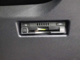 ETC車載器は、ビルトインタイプですっきり収納され、見た目も使い勝手も満足のアイテムです。