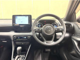 シンプルな運転席周りです。インパネ周りの各操作スイッチ類も使いやすいよう配置されています!