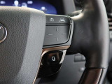 アダプティブクルーズコントロール機能付きです。走行中に先行車の様子を検知しながら、設定した車速の範囲内で先行車との距離のキープを支援します。詳細は販売店スタッフまでおたずねください。