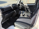 運転席周りは、必要な機能が手の届く範囲に配置されています。スムーズな操作で、快適なドライブを楽しめます。