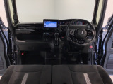 【前方視界】開放的な前方視界!運転がしやすく疲れにくいです♪窓が大きく、見通しがとっても良いおクルマですよ♪