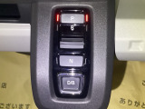 【電子制御パーキングブレーキ】指先で操作が簡単。スイッチを引くだけでパーキングブレーキの操作が可能です。