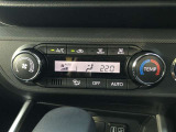 操作しやすいオートエアコン。車内をいつも快適に保つ事が出来ます。
