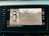 【サラウンドカメラ】まるで上空から見たような映像を映し出すことが可能でございます。画面にはガイドラインが表示され車庫入れなどの運転をサポートしてくれます!