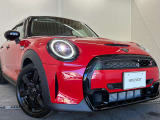 リング型のデイライトとウィンカーランプがなんともMINIならではで目立ちます!夜も安心な明るいLEDヘッドライトです!