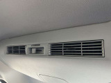 リアシーリングファンで前席のエアコンの風を後席にも送り車内全体の冷暖房効果を早めます。