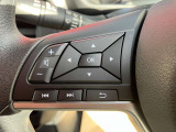 ステアリングスイッチ付きのハンドル!運転に支障をきたすことなくナビ操作が可能です!!