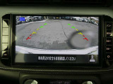 ギアを『R』に入れた後、カメラボタンを2回押すと、ナビ画面に後方の映像を映してくれるので、駐車がし易くなります。