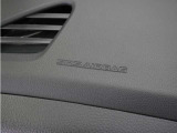 ◆助手席エアバッグ◆SRSエアバッグは、シートベルトだけでは防ぎきれない衝突時の衝撃から乗員を守るための安全装置。衝突時に瞬時に膨らみ、頭部や胸部がダッシュボードに直接衝突するのを防ぎます。