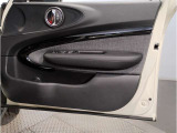 当社BMW認定中古車は全車保証付きでございます。また保証料金や整備費用はお見積書内の諸費用・税金に追加計上する事はございません。認定中古車保証付きのお支払総額でお見積りご依頼の上、他店とお比べください
