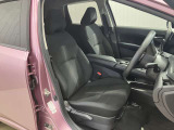 【運転席・助手席シートヒーター】まず人間が暖かいと感じやすい部位を温めることにより、より早く、より快適に温めることができます★