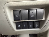 電動スライドドアは運転席からも開閉の操作が可能です。