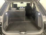 載せるものに合わせて、自由自在にシートを調整。長めの荷物も、大きな買い物も、工夫次第でスッキリ収まります。