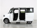 両側電動スライドドア搭載!運転席やドアハンドルから以外にもキーレスエントリーからも操作が可能です!