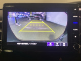 バックギアに入れますとご覧のような画像に自動的に切り替わります。車庫入れ時に役立ちます。