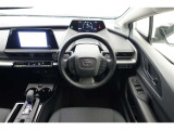 スポーティームード溢れる運転席周りですね。 クイックなドライビングに対応できるよな運転席回りになっています。 ドライブがますます楽しくなりますね!