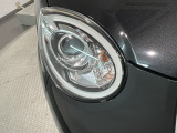 LEDヘッドライトは、点灯の瞬間から最大光量を発揮し、突然暗くなるトンネルなどでの安定感を高めます。