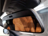 ☆BMWのルームミラーには自動防眩機能が備わっております。後続車のヘッドライトの明るさで幻惑されるのを防止☆