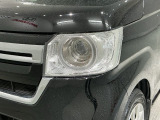 LEDヘッドライトは、点灯の瞬間から最大光量を発揮し、突然暗くなるトンネルなどでの安定感を高めます。