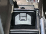 スマートフォンやお手持ちの機器のバッテリー残量が少なくなっても、運転中に充電ができるので安心ですね!