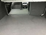 シートを倒すと大きな荷物や長い荷物などたくさん積めますよ☆