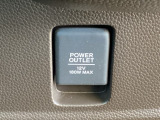 アクセサリーソケットを装備。車内アクセサリーの電源として便利です。