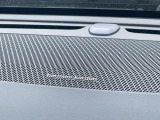 【harman kardon】ハーマンカードンのHi-Fiスペシャリストと共に、モデル別に開発・設計された専用チューニングが臨場感溢れる音響空間を実現しています。