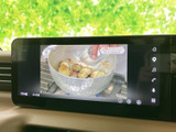 停車中にテレビ番組の映像を楽しめる画面を備えています。画面上の表示も見やすく、休憩時や待ち時間に車内で過ごすひとときを充実させたい方にもおすすめです。