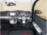【運転席からの視界】実際に乗るとこんな感じの視界です。十分に広い視界を確保しています。