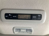 後席にもエアコンが装備されているのでオールシーズン快適な空間となります。